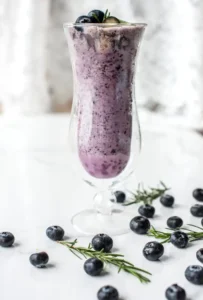 Smoothie with Leafy Greens, Berries, and Flaxseeds